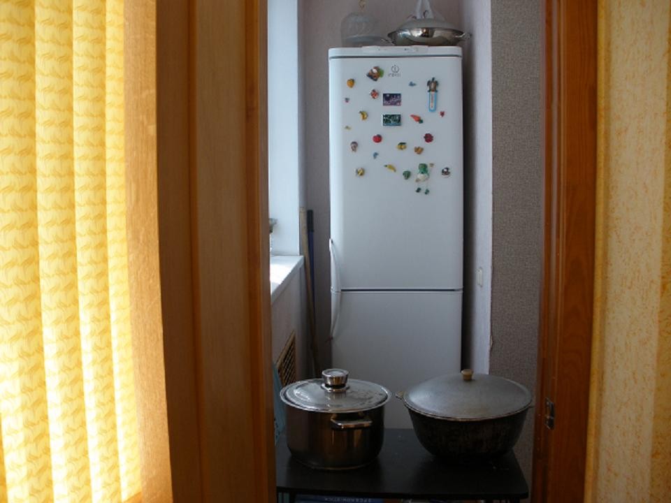 холодильник на балконе