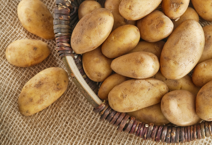 Как хранить картошку на балконе зимой: секреты