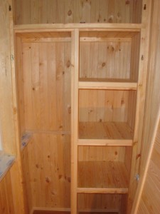 деревянный шкаф