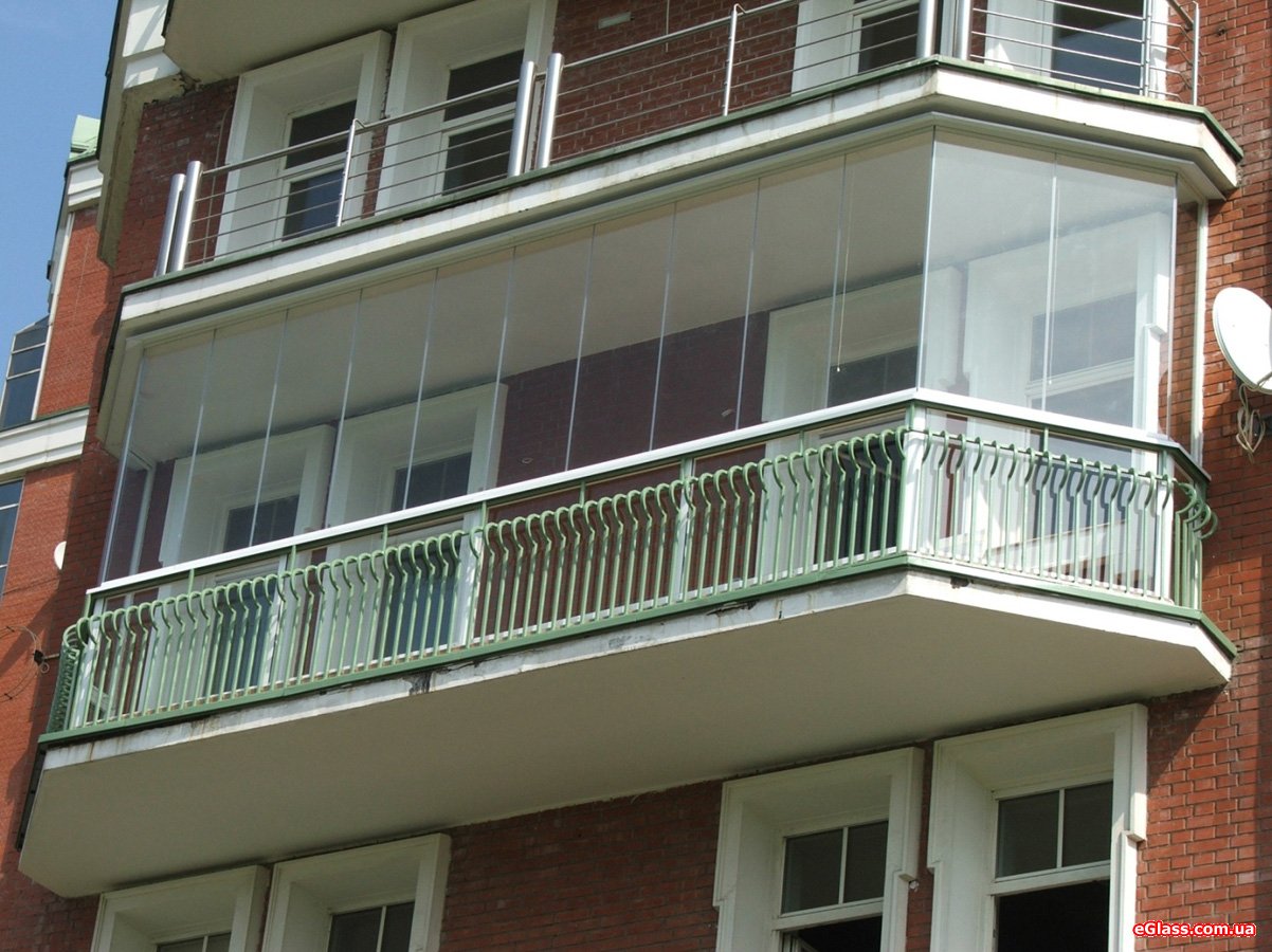 Как застеклить балкон и сэкономить